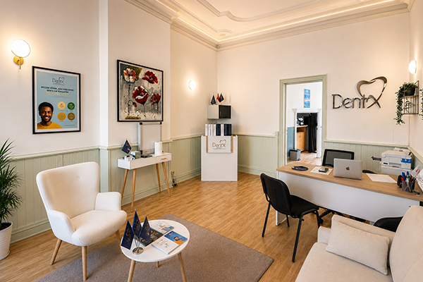 Espace de rencontre intérieur du bureau DentX France